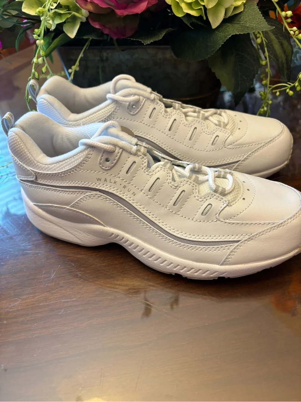 Easy Spirit White Womens Light Activity Sneakers NWT Size 8